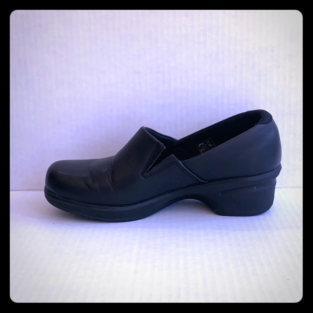 SALE! ❤️ Black Keen service clogs